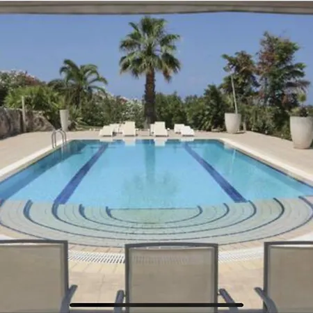 Private Luxury Mesokhórion